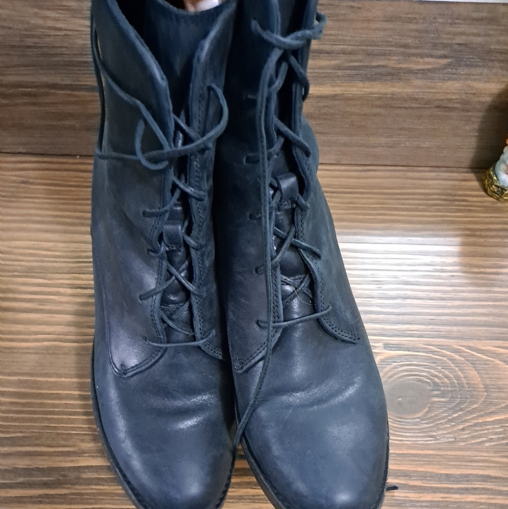 Ugg Oriana Lace up Boot